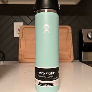 Hydroflask 24oz wide mouth straw cap